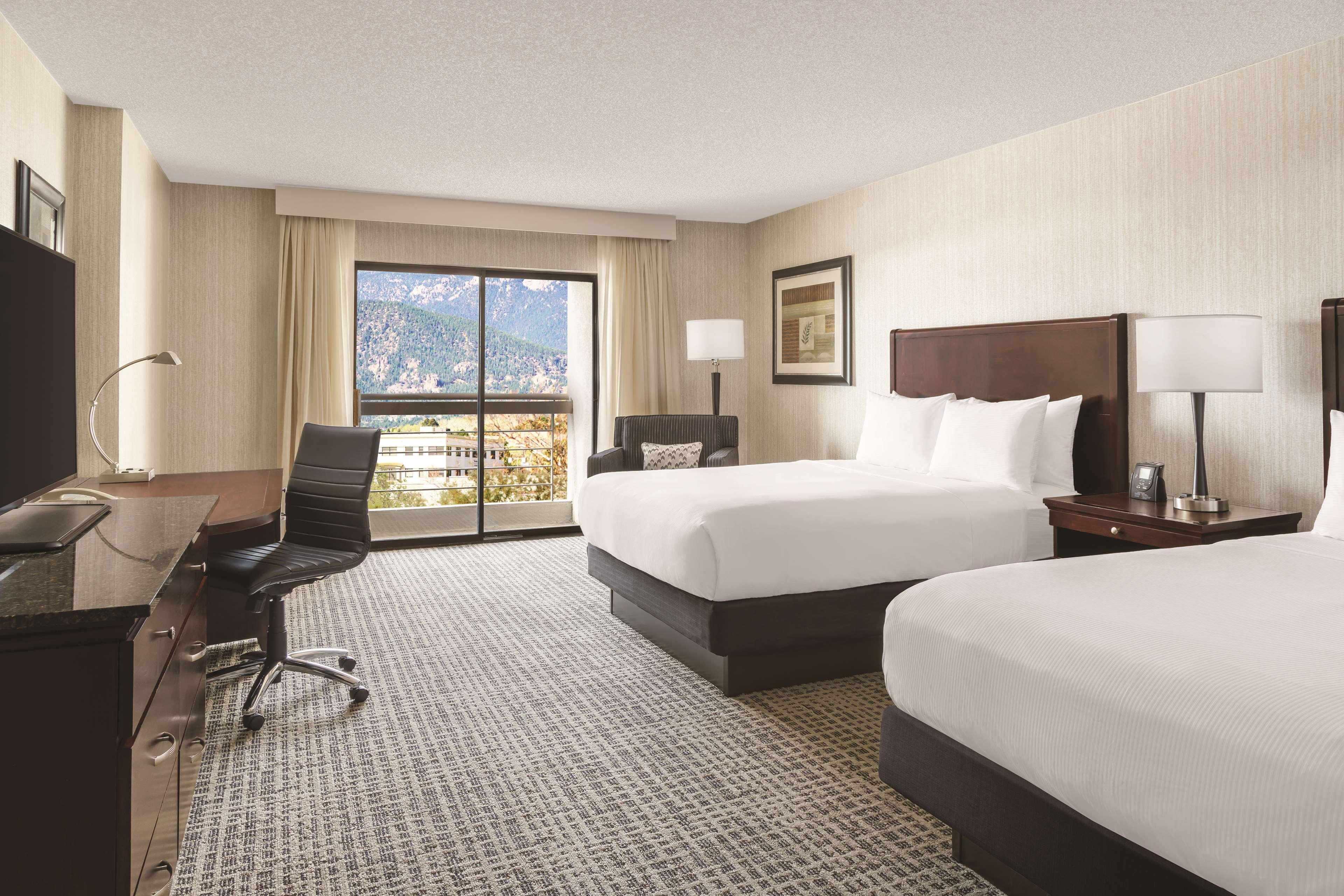 Doubletree By Hilton Colorado Springs Hotel Екстериор снимка