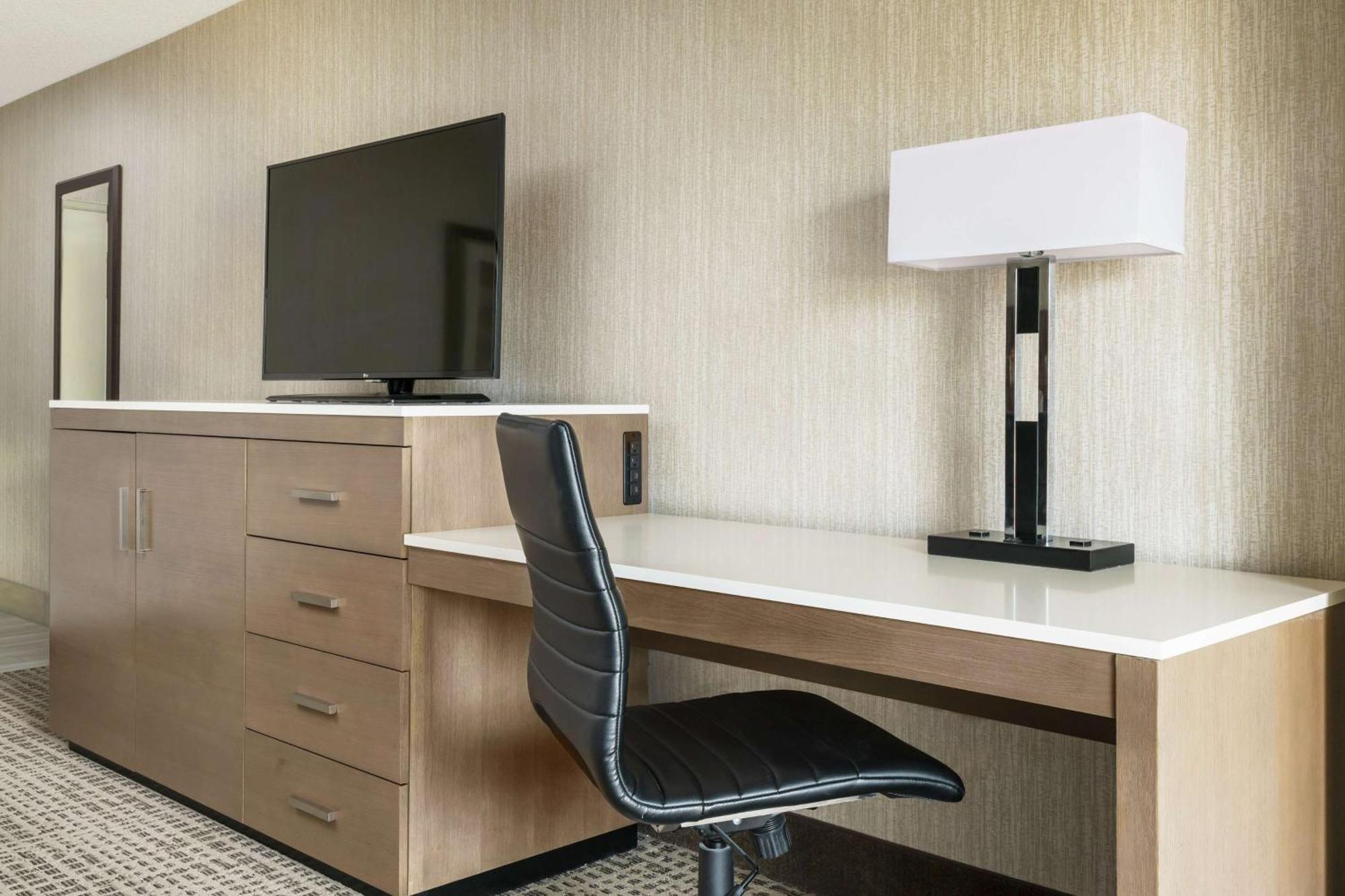 Doubletree By Hilton Colorado Springs Hotel Екстериор снимка