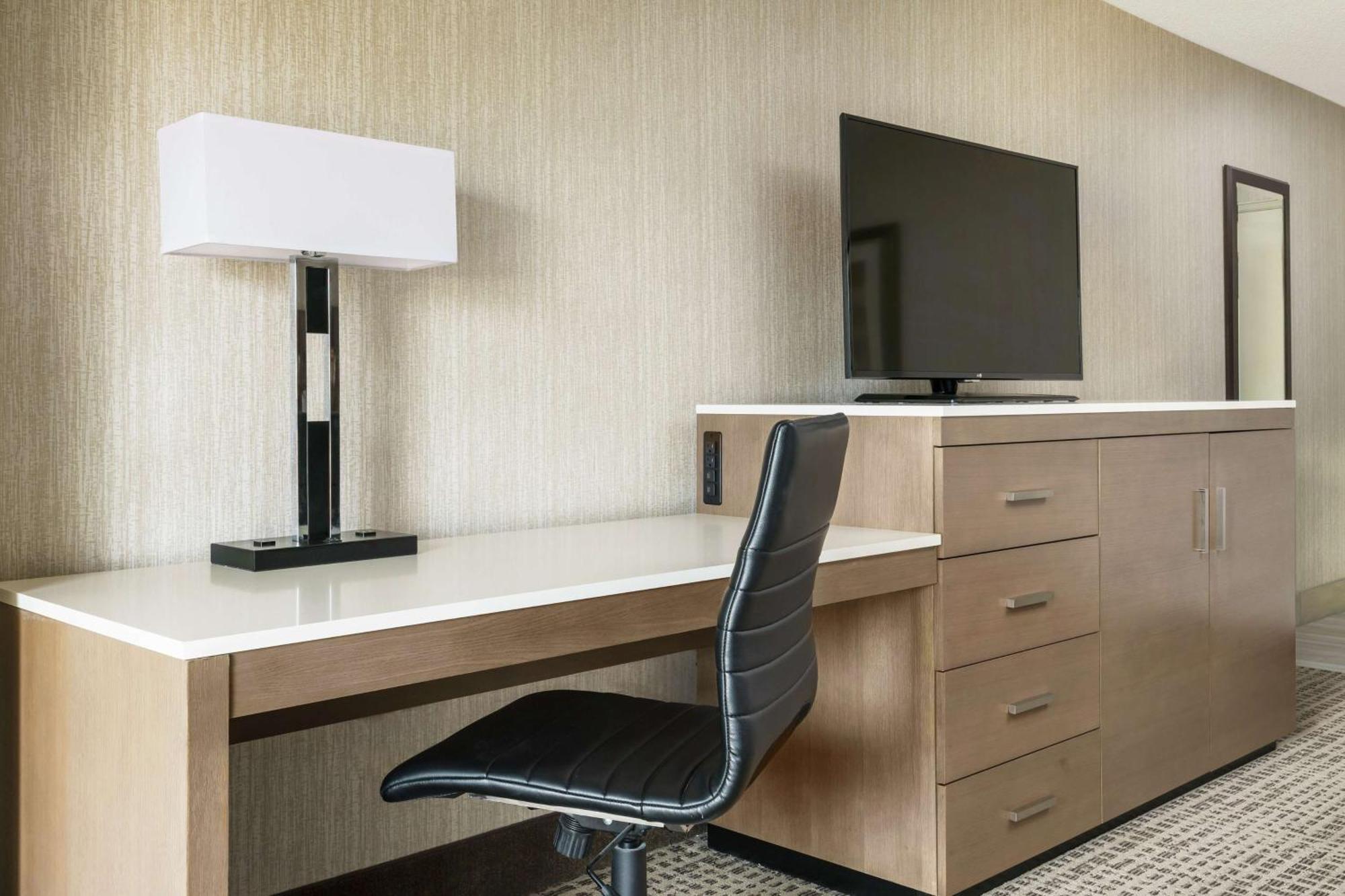 Doubletree By Hilton Colorado Springs Hotel Екстериор снимка