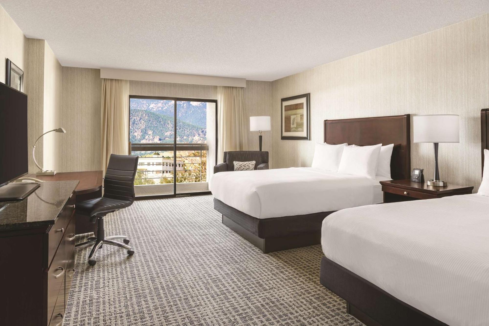 Doubletree By Hilton Colorado Springs Hotel Екстериор снимка