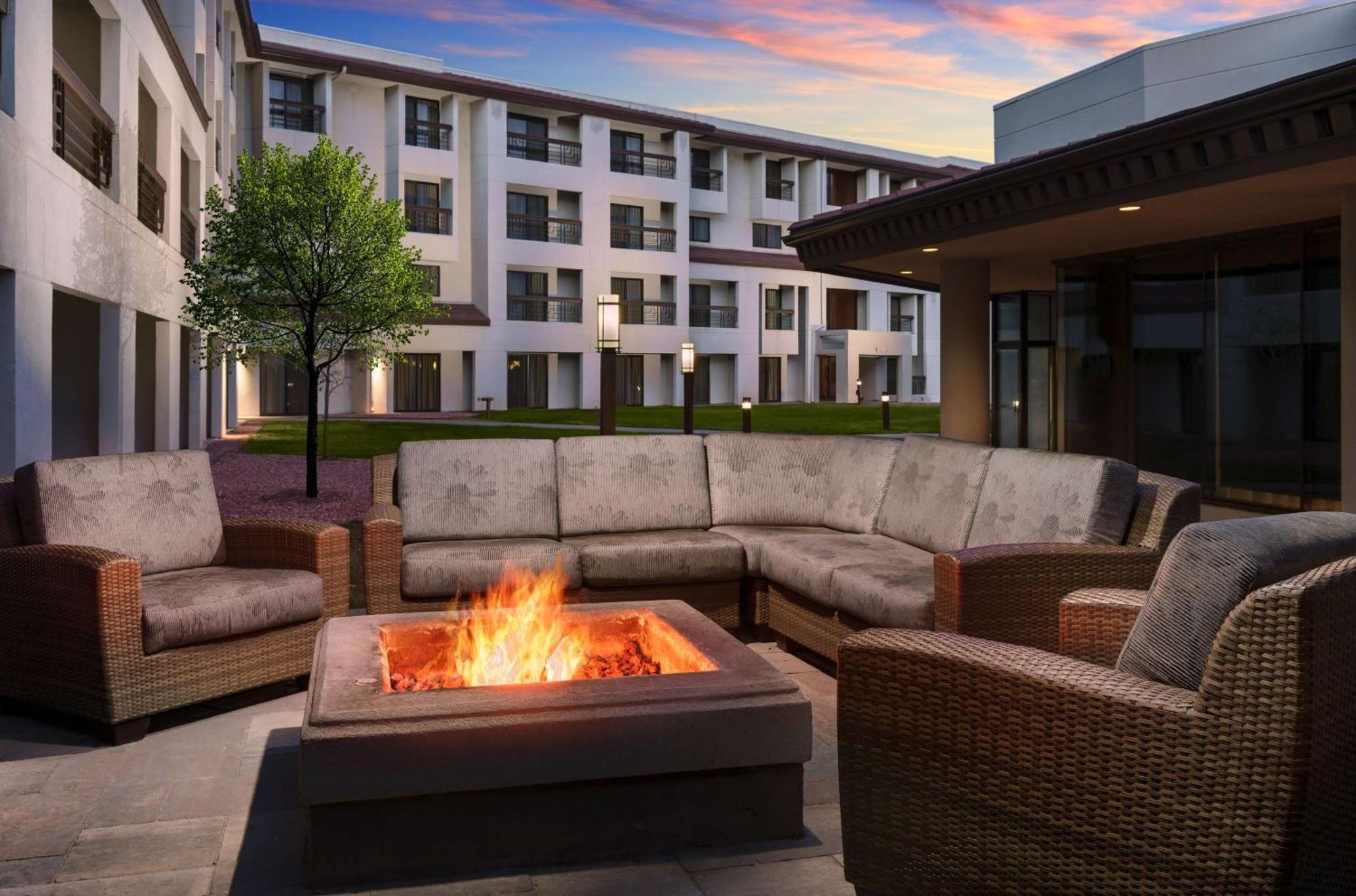 Doubletree By Hilton Colorado Springs Hotel Екстериор снимка